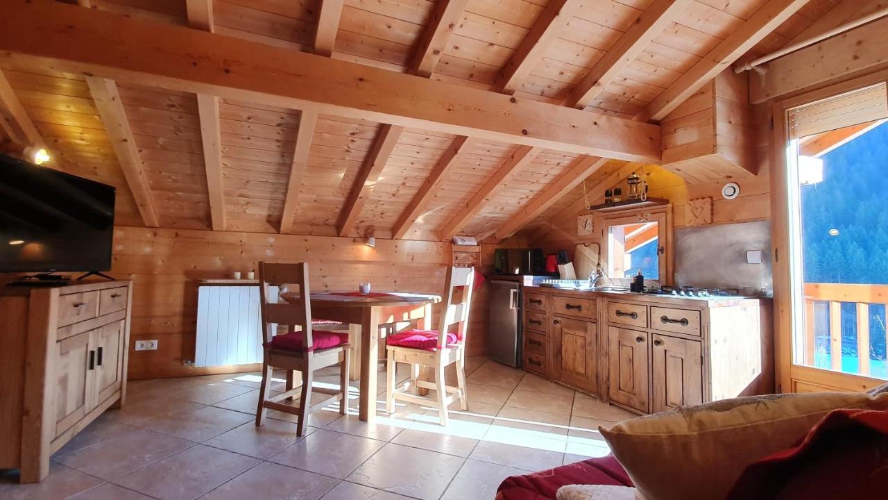 Bienvenue Dans Notre Chalet! Appartement Les Sitelles رون - ألب المظهر الخارجي الصورة